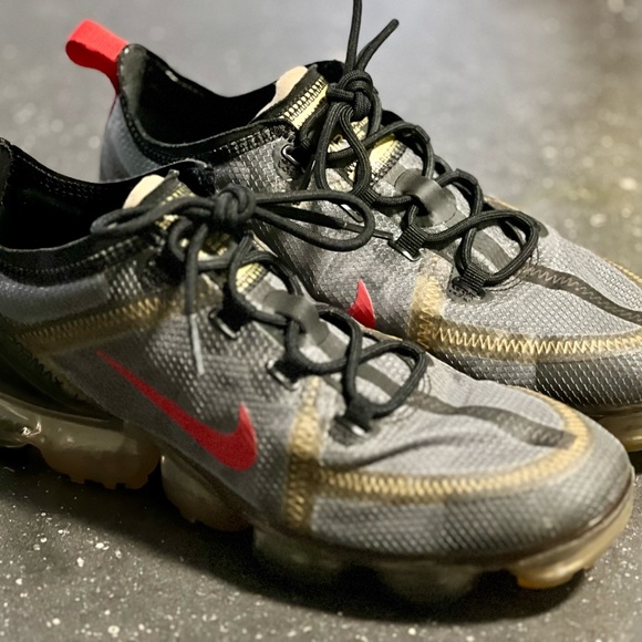 Nike women’s Air VaporMax - Picture 2 of 5